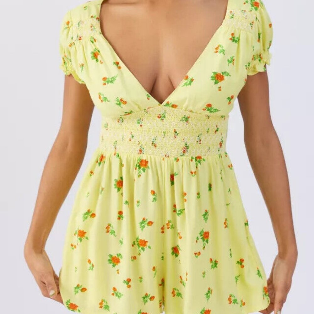 UO Laney Floral Open-Back Romper Printed Sun Yellow XL
